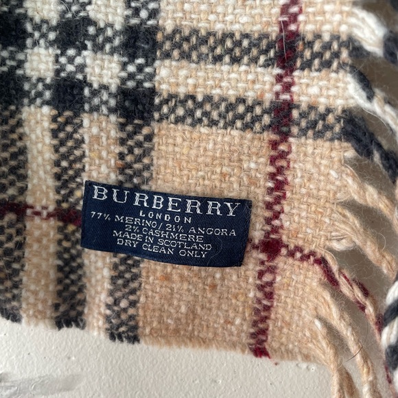 Authentic BURBERRY LONDON Plaid Cashmere Fringe Scarf - Picture 4 of 5